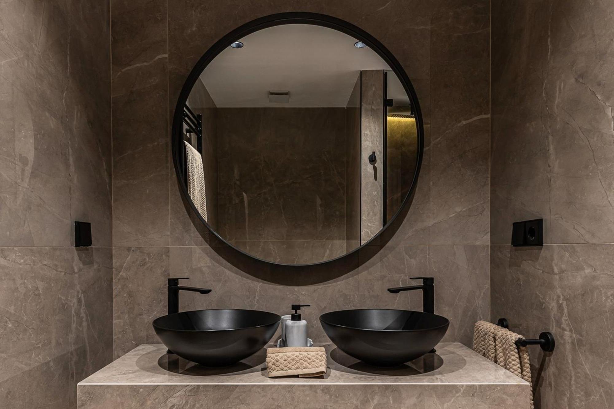 Elegant Manor Staycation Escape *